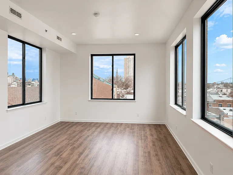 333 Earp Street — Photo 8