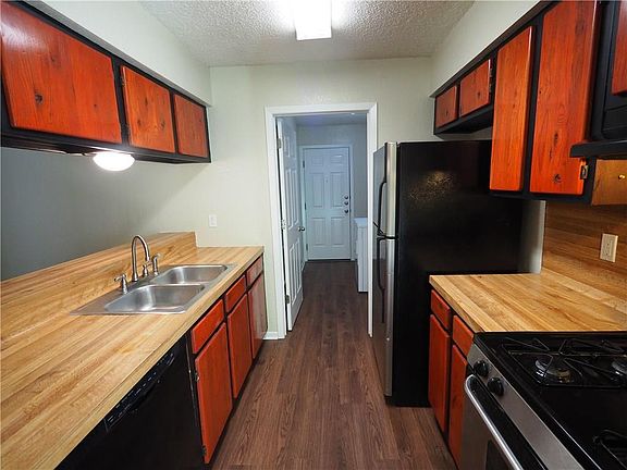 5th image of 1814 Gracy Farms Ln #B