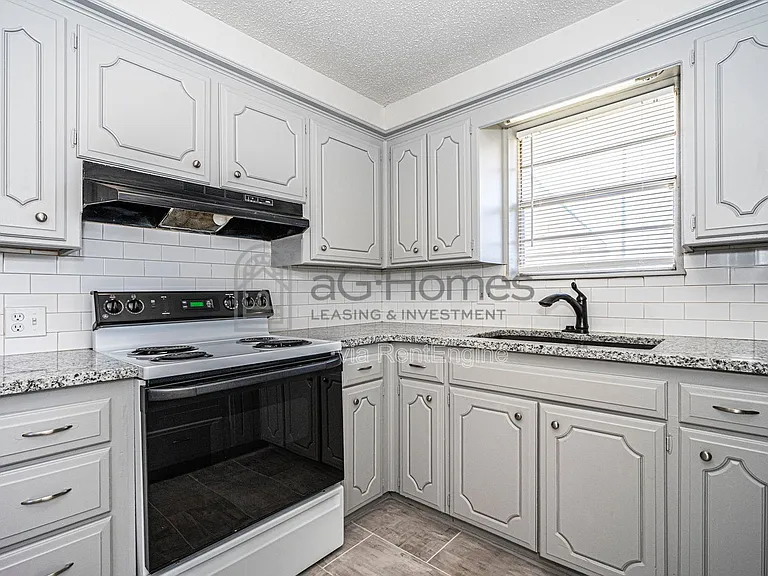 3920 Dentwood Ter — Photo 10