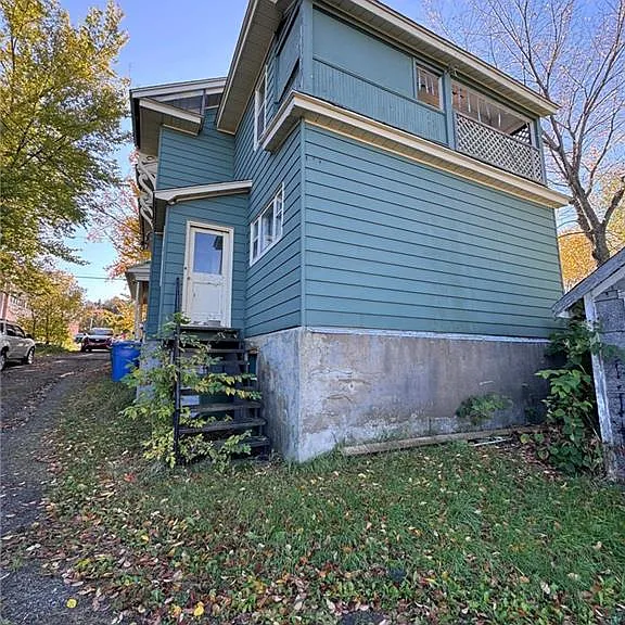 393 Adelaide St — Photo 4