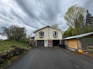 58 Roberts Hill Rd, Claremont, NH 03743