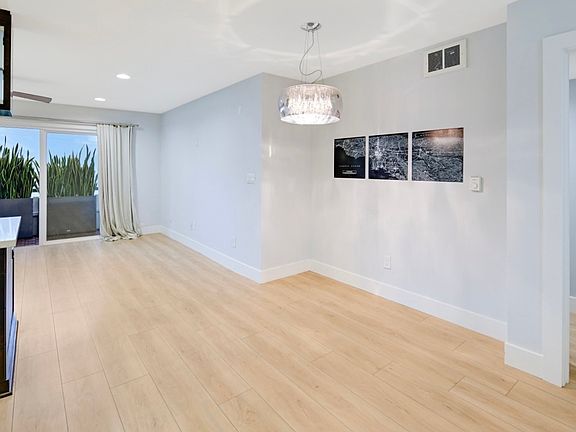 3rd image of 1600 Ardmore Ave Unit 213