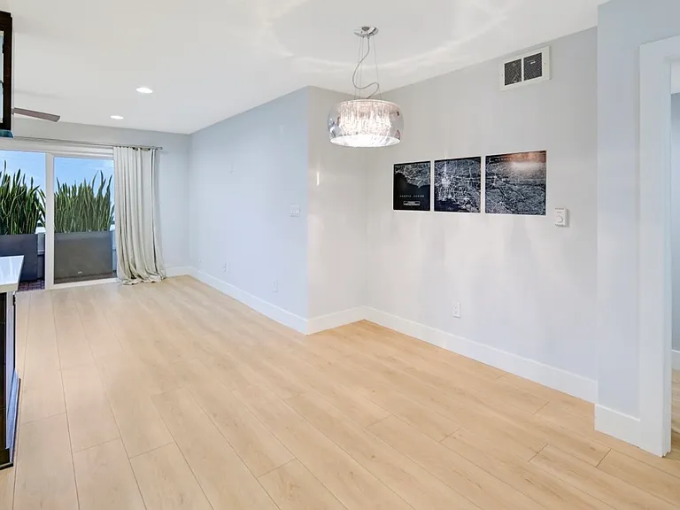 1600 Ardmore Ave #213 — Photo 3