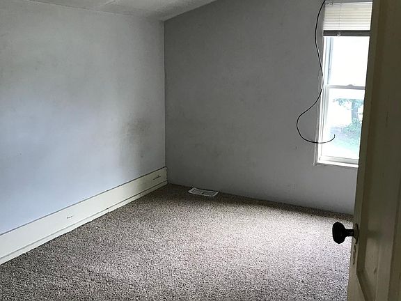 4th image of 953 W 22nd St #2