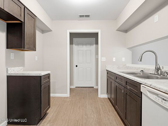 5th image of 6570 Westbury Ave