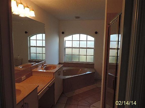 5th image of 3065 New England St