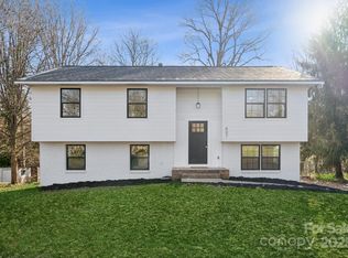 607 King Arthur Dr, Gastonia, NC 28056