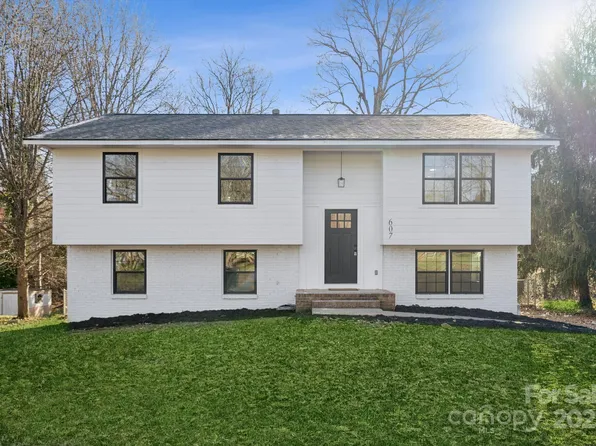 607 King Arthur Dr, Gastonia, NC 28056