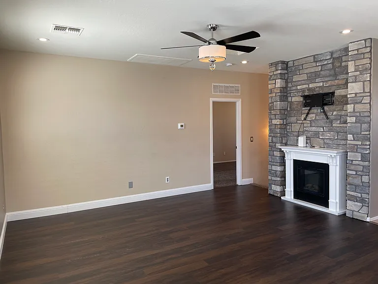 5217 W Fulton St — Photo 6