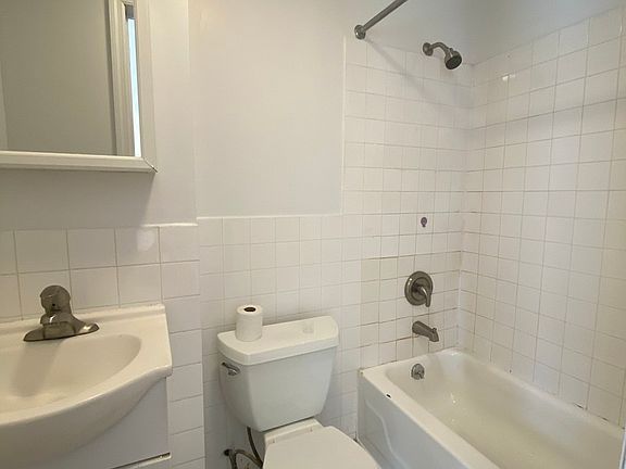 5th image of 1095 De Kalb Ave #3B