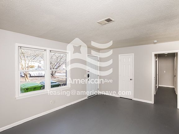 1671_003_living_room_14286407.jpg