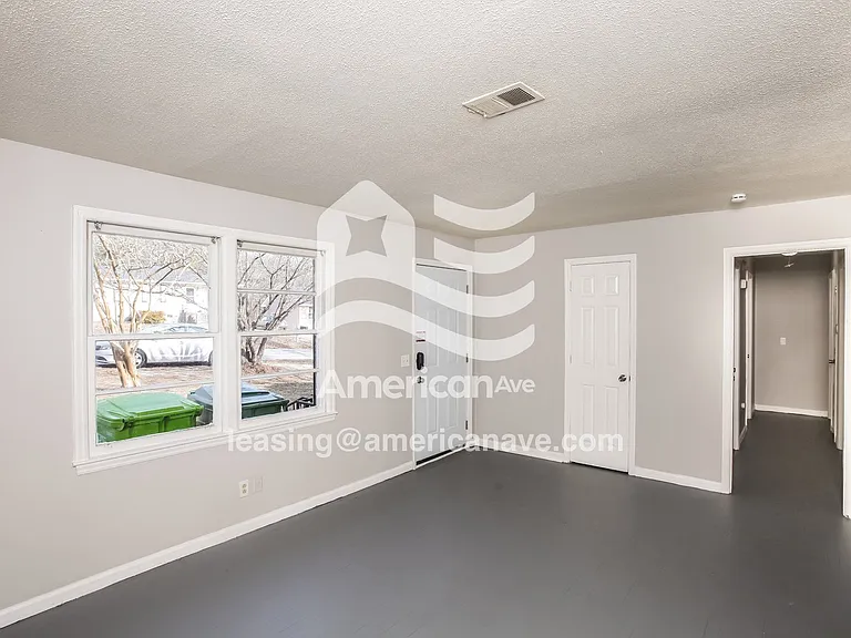 1671_003_living_room_14286407.jpg