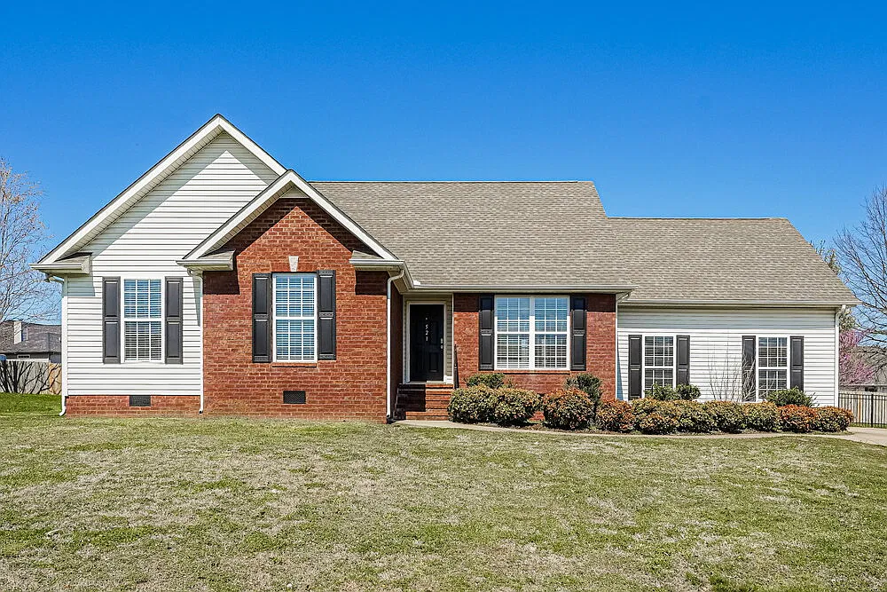 4 bed, 2.0 bath, 1684 sqft, $3,110 — Photo 1