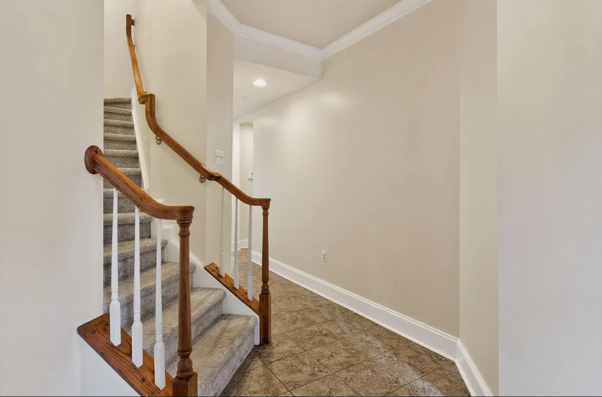 3 bed, 2.5 bath, 2096 sqft, $3,400 — Photo 3