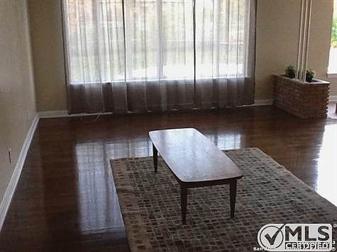 4th image of 415 Springwood Ln