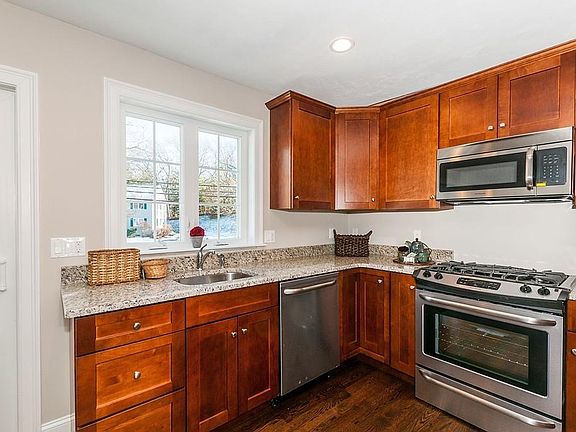3rd image of 101 Cherry St APT B-8