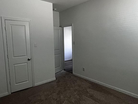 4th image of 620 Truman St