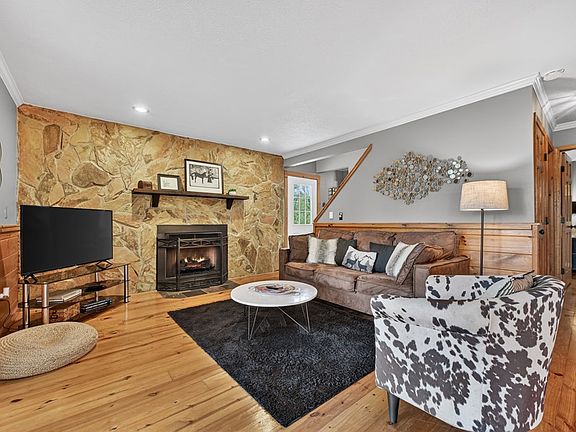 4th image of 134 Mountain Hideaway Ln