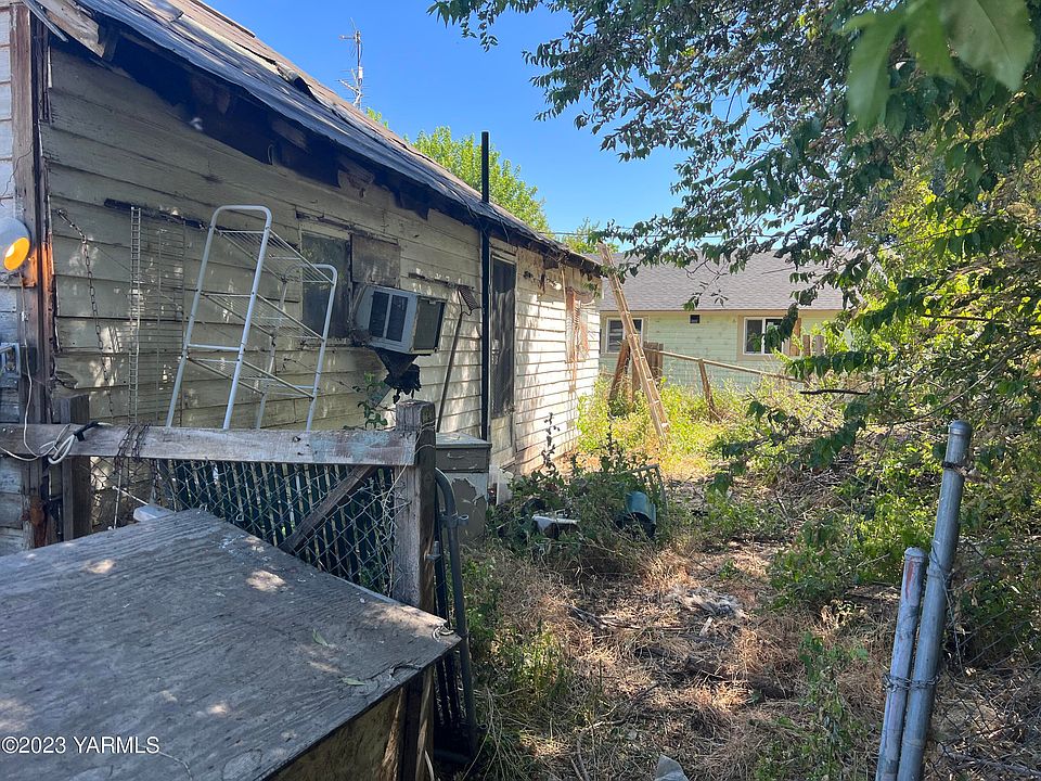 2nd image of 330 Main St