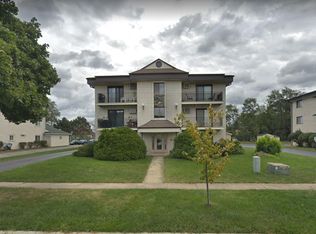 8405 Captons Ln APT 3, Darien, IL 60561