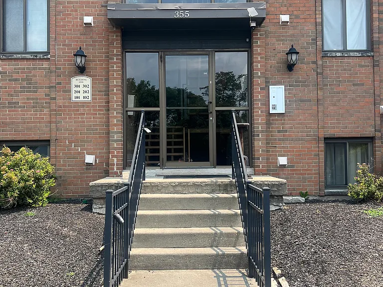 355 Grand Ave #201 — Photo 5