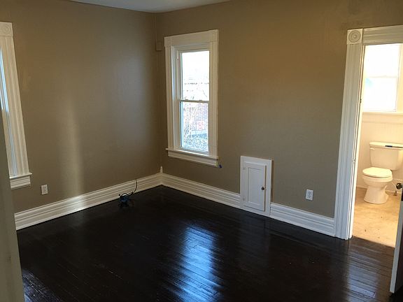 5th image of 808 W Main St