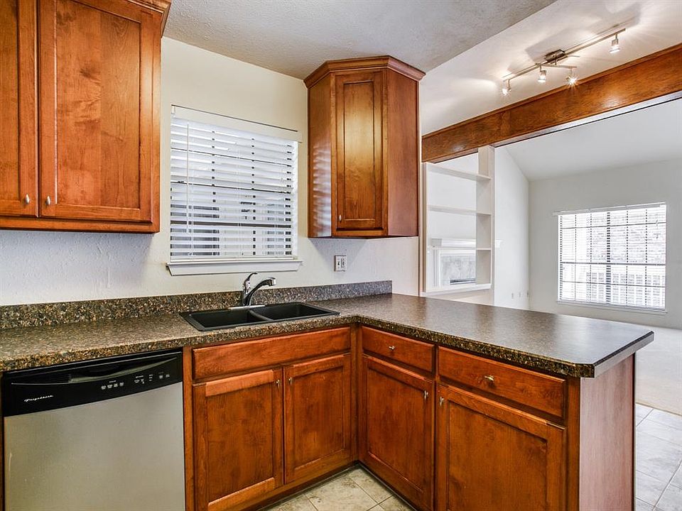1st image of 3110 Devonshire Dr APT 214