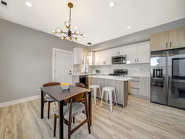 6355 N Paulina St #1S — Photo 8