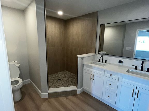 5th image of 3608 S Lois Ave