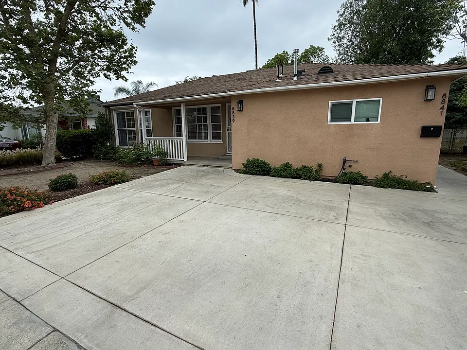 8841 Sparton Ave