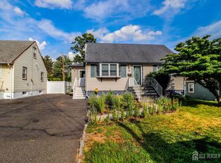 13 Meade St, Sewaren, NJ 07077