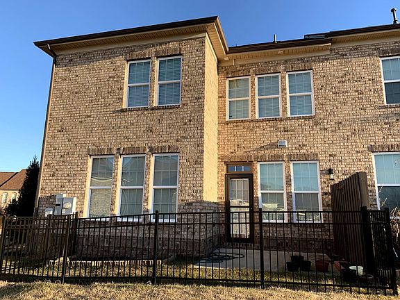 Back Door (Fenced area for privacy /Barbeque)