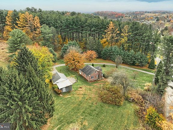 3rd image of 4599 Carlisle Rd