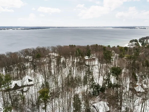 3019 Ishpeming Trl, Traverse City, MI 49686