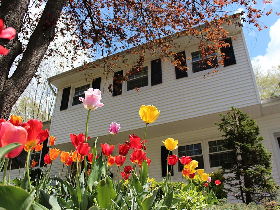 1st image of 208 Saint Cloud Ave