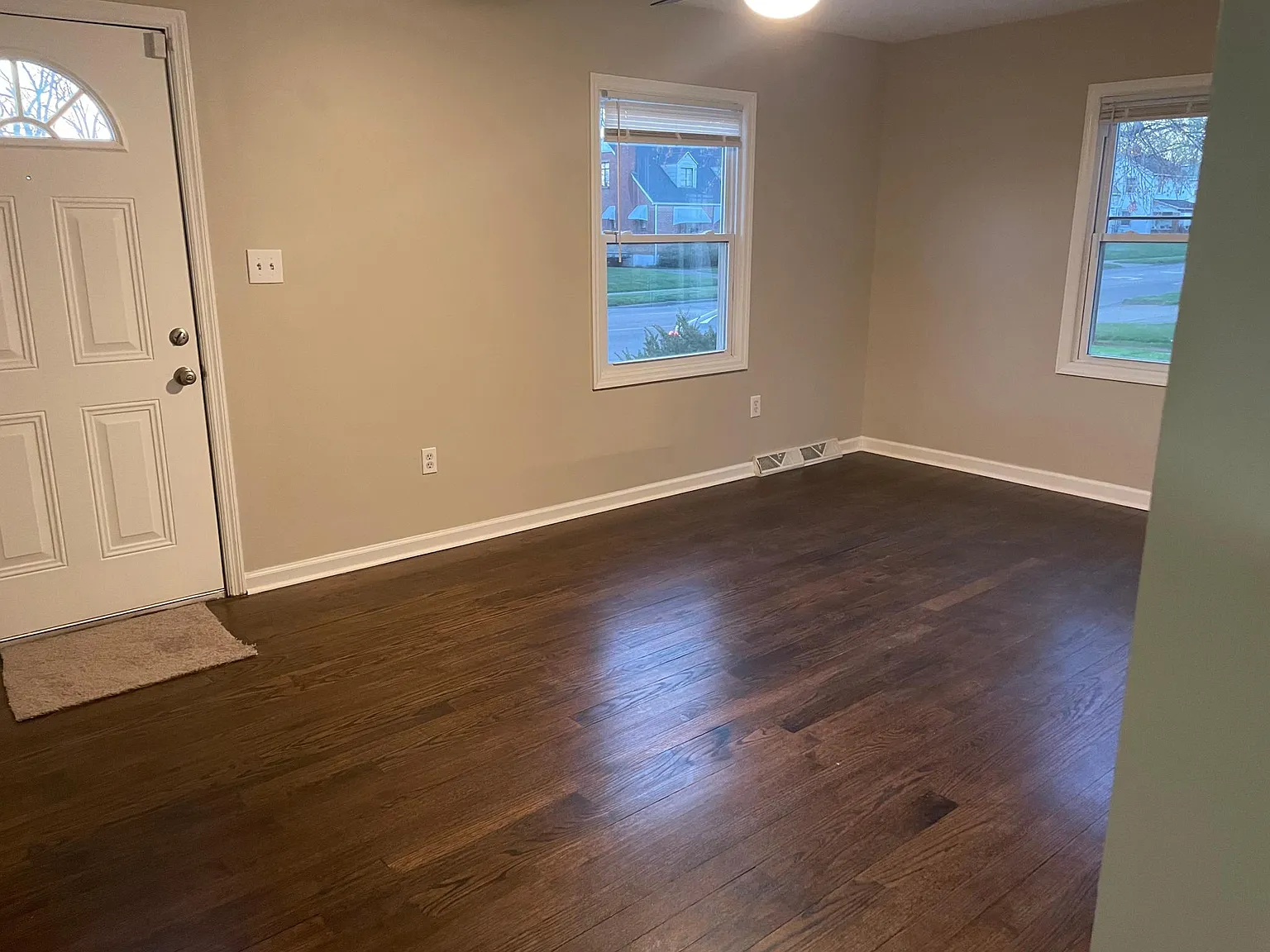 3 bed, 1008 sqft, $1,650 — Photo 3
