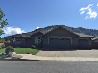 2309 Overland Dr, Grants Pass, OR 97527