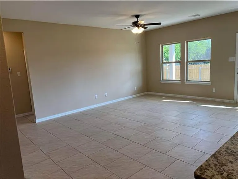 144 Canales Cir — Photo 2