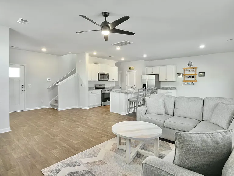 298 Watersglen Dr — Photo 8