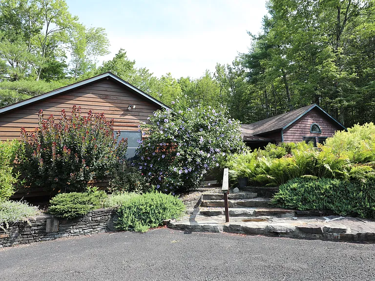 36 Northwoods Rd — Photo 1
