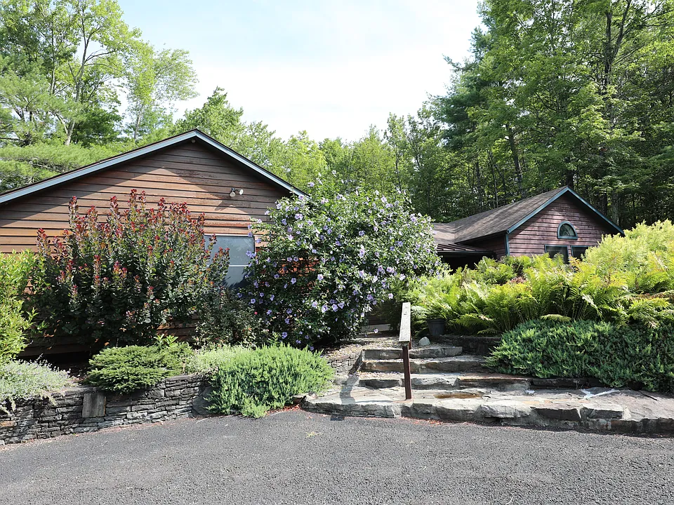 36 Northwoods Rd