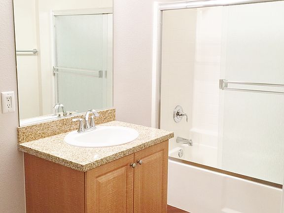2nd Full Bathroom