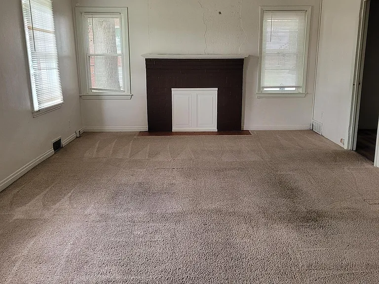 406 W Mill St — Photo 11