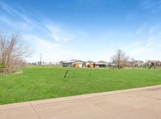 112 Fox Run Ct, Le Roy, IL 61752