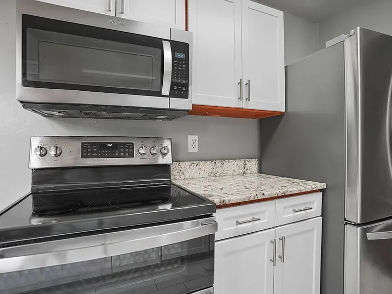 4 Cedar Valley Pl #202 — Photo 6