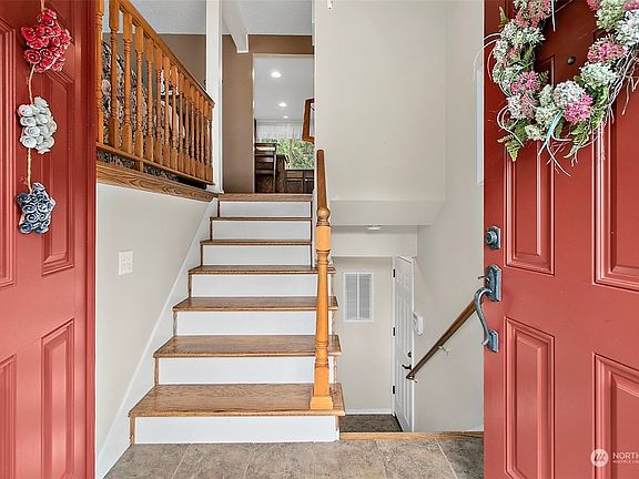 Wide, double door entry.>