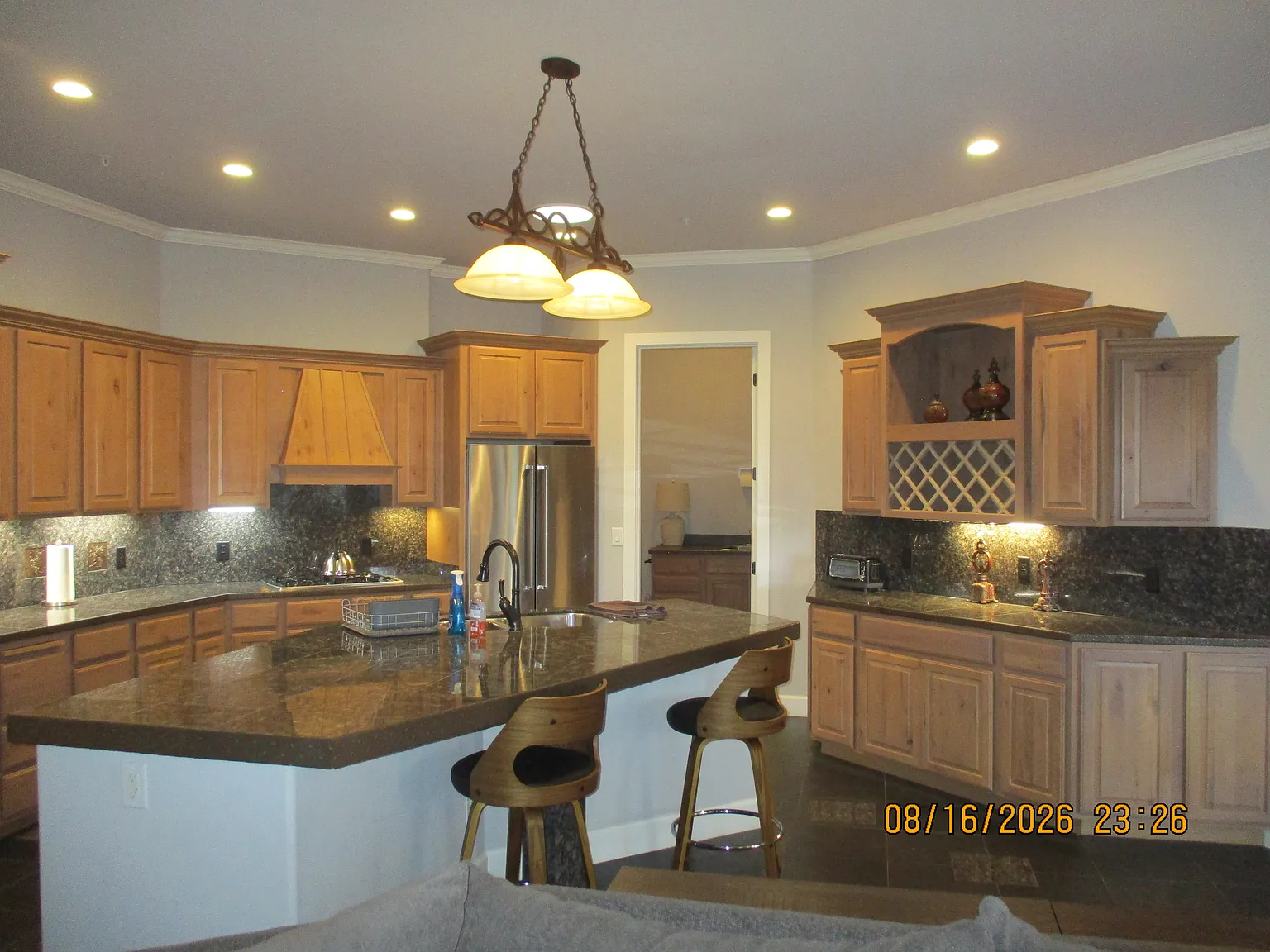 3 bed, 1894 sqft, $2,400 — Photo 4