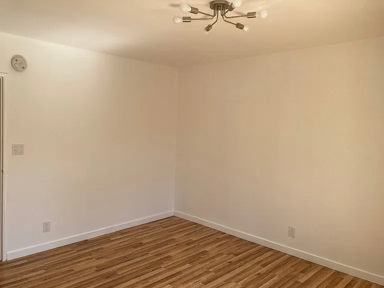 1234 N Laurel Ave — Photo 6
