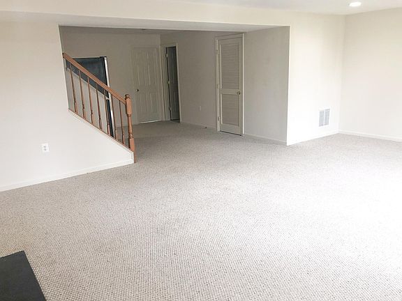 3rd image of 852 Rockford Sq NE