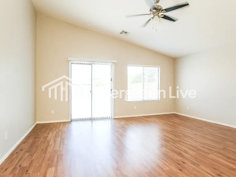 11148 W Campbell Ave — Photo 2